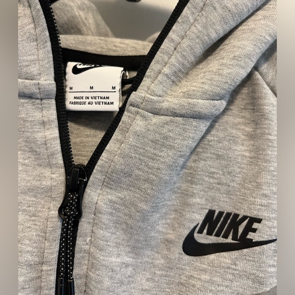Women’s Nike Tech Jacket - Picture 2 of 3